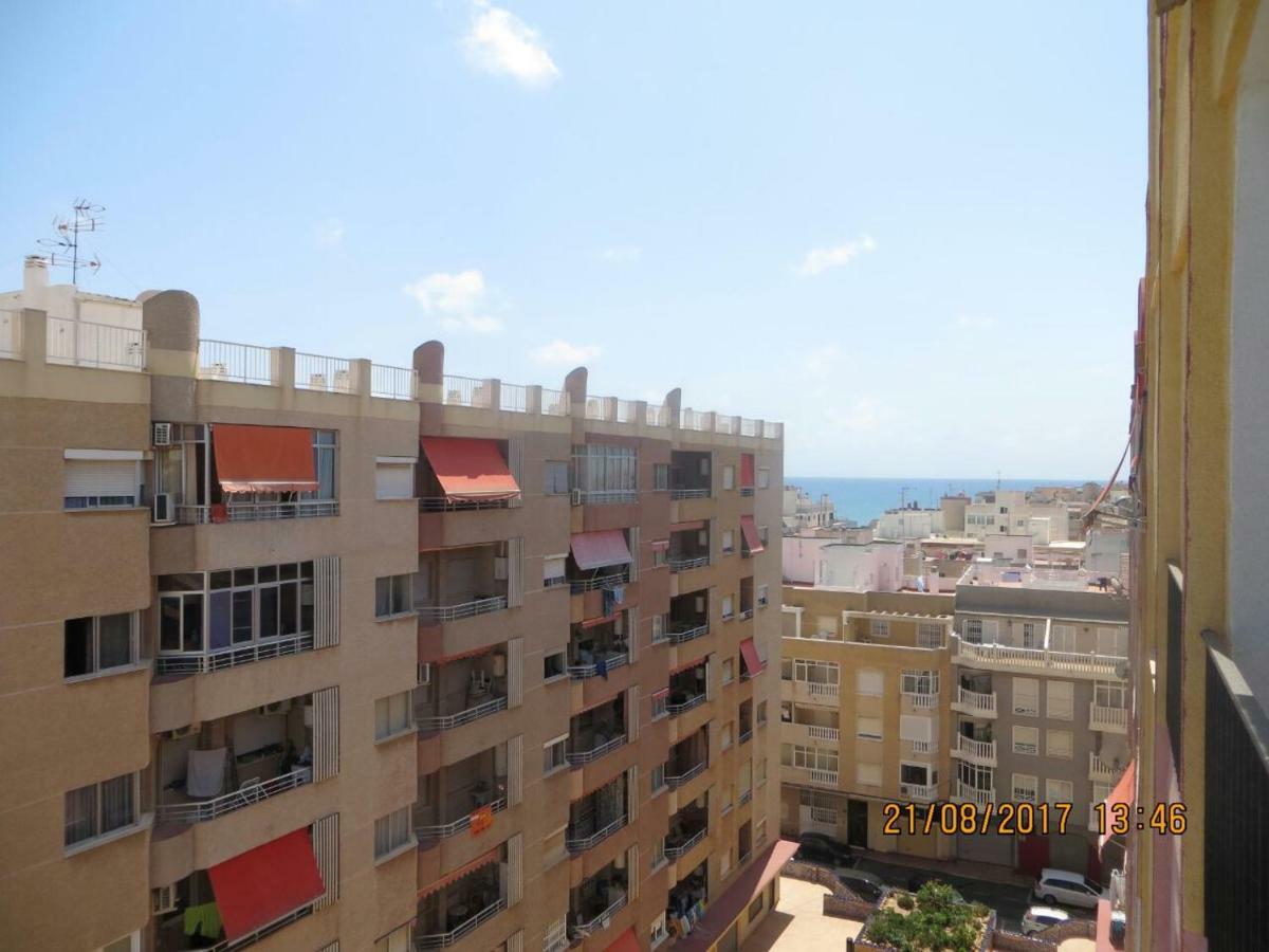 Cosy Studio Apartment In Torrevieja Buitenkant foto