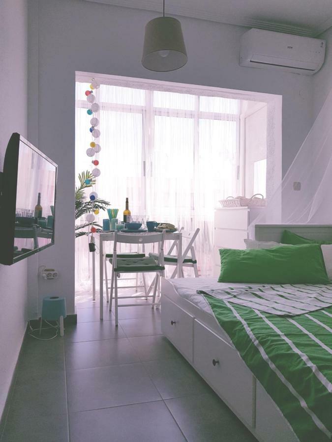 Cosy Studio Apartment In Torrevieja Buitenkant foto